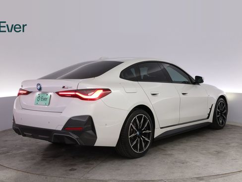 Used 2022 BMW i4 eDrive40 w/ M Sport Package RWD image 3