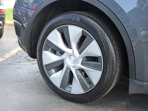 Used 2023 Tesla Model Y Long Range AWD/4WD image 6