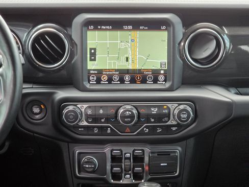 Used 2021 Jeep Wrangler Unlimited Sahara AWD/4WD image 18