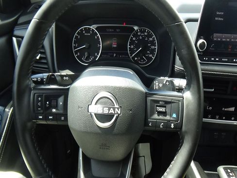 Used 2025 Nissan Rogue SV FWD image 20