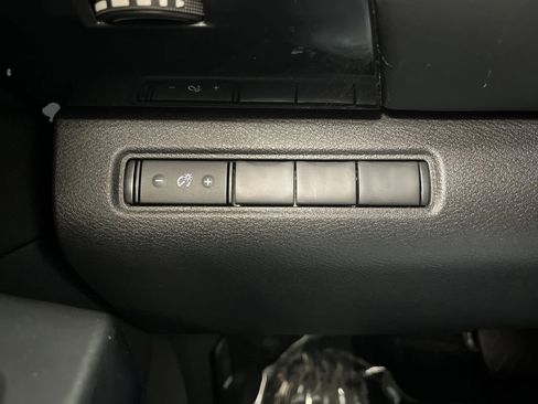 Used 2024 Nissan Pathfinder S image 23