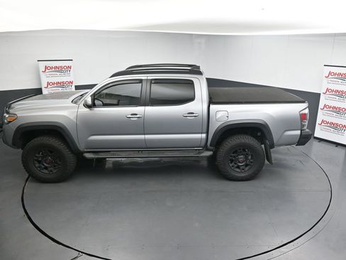 Used 2021 Toyota Tacoma TRD Off-Road AWD/4WD image 13