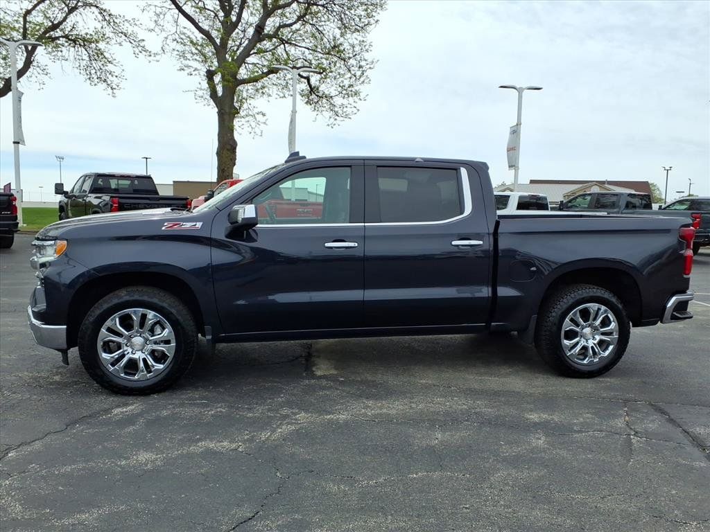 Used 2022 Chevrolet Silverado 1500 LTZ w/ Z71 Off-Road Package AWD/4WD image 4