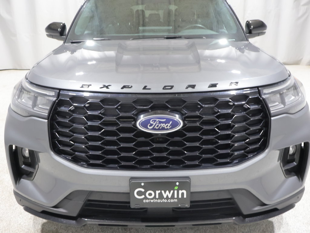 Used 2025 Ford Explorer ST-Line w/ ST-Line Street Pack AWD/4WD image 7