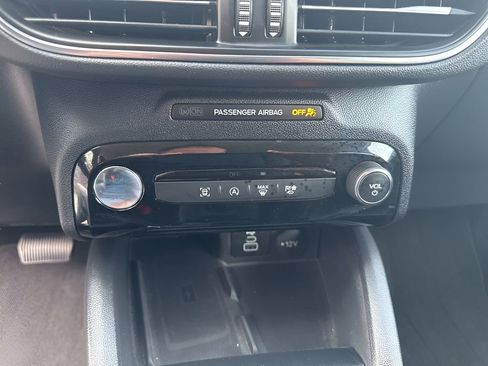 Used 2025 Ford Escape Platinum AWD/4WD image 25