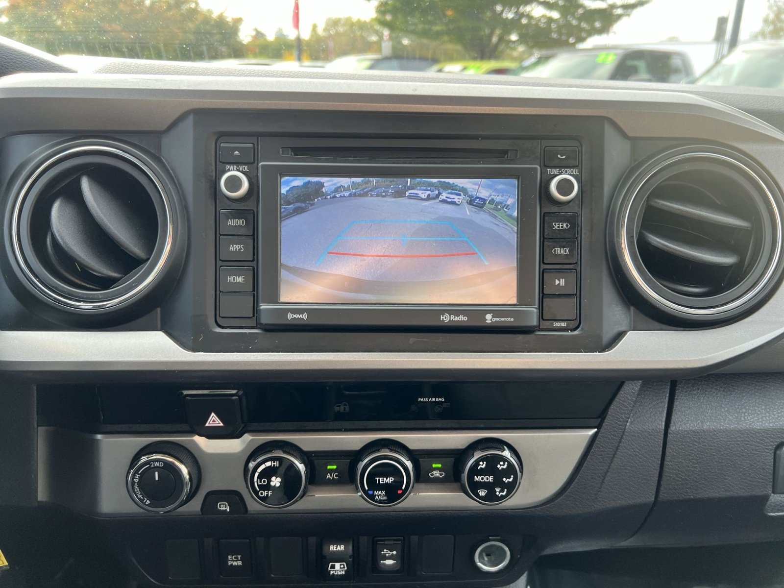 Used 2018 Toyota Tacoma SR5 AWD/4WD image 18