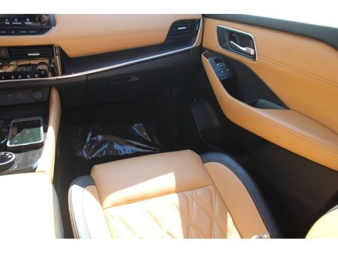 Used 2021 Nissan Rogue Platinum image 17