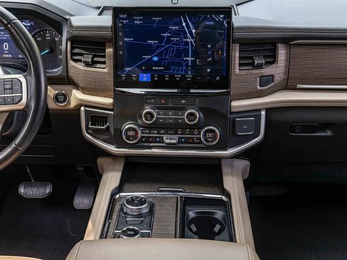 Used 2023 Ford Expedition Limited image 11