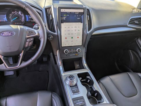 Certified 2022 Ford Edge Titanium w/ Class II Trailer Tow Package image 22