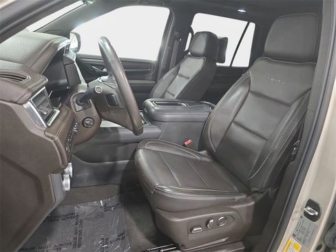Used 2021 GMC Yukon Denali w/ Denali Premium Package image 14