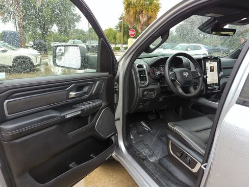 Used 2024 RAM 1500 Laramie AWD/4WD image 8