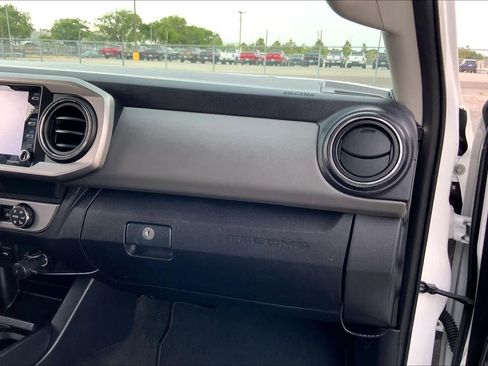Used 2020 Toyota Tacoma SR5 image 18