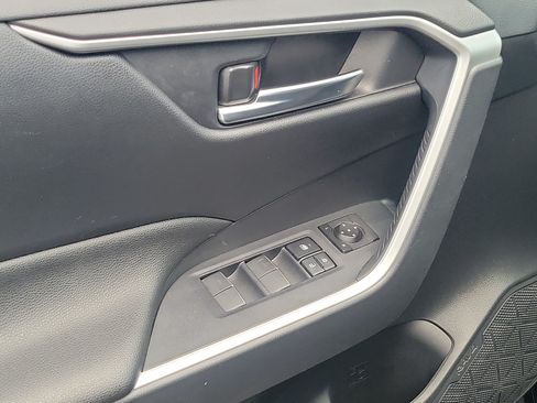 Used 2025 Toyota RAV4 XLE AWD/4WD image 20