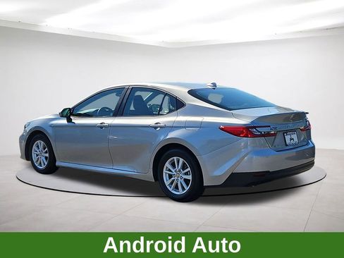 Used 2025 Toyota Camry SE FWD image 5