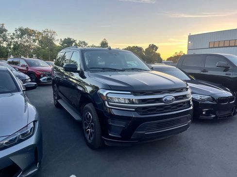 Used 2024 Ford Expedition XLT image 2