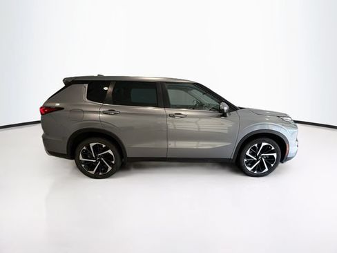 Used 2023 Mitsubishi Outlander SE AWD/4WD image 7