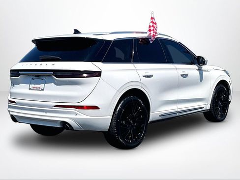 Used 2022 Lincoln Corsair Reserve AWD/4WD image 2