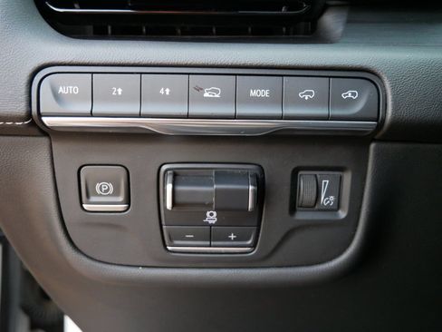 Used 2023 Cadillac Escalade Premium Luxury w/ Performance Package AWD/4WD image 17