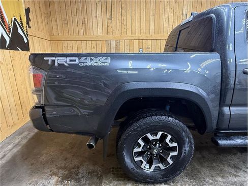 Used 2020 Toyota Tacoma TRD Off-Road w/ Technology Package image 4