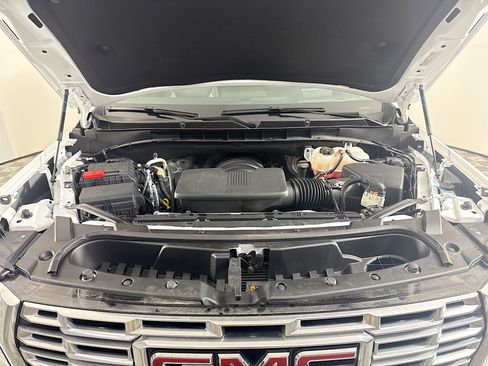 Used 2025 GMC Yukon XL Denali AWD/4WD image 39