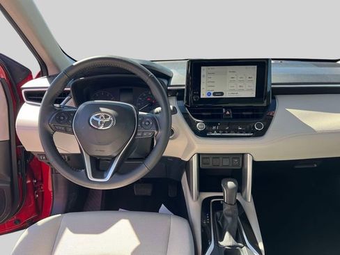 Used 2023 Toyota Corolla Cross LE w/ Moonroof Package image 16