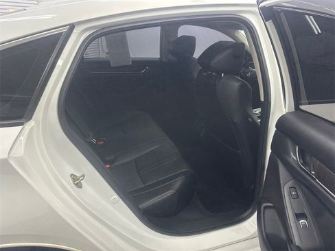 Used 2019 Honda Accord Touring image 17
