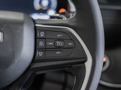 New 2025 Jeep Grand Cherokee 4WD image 25