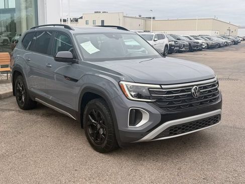 Certified 2024 Volkswagen Atlas Peak Edition SEL AWD/4WD image 9
