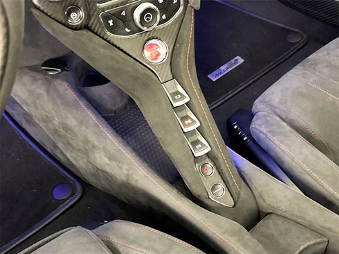 Used 2018 McLaren 720S image 17