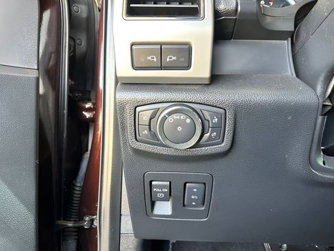 Used 2019 Ford F150 Lariat image 17