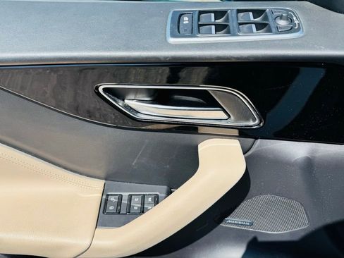 Used 2020 Jaguar F-PACE Premium image 9