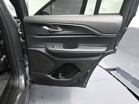 Used 2024 Jeep Grand Cherokee Altitude image 44