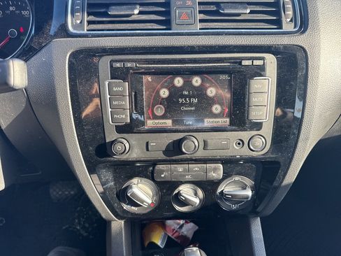 Used 2015 Volkswagen Jetta Sport image 17