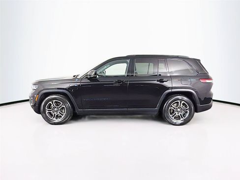 Used 2023 Jeep Grand Cherokee Trailhawk w/ Luxury Tech Group III AWD/4WD image 4