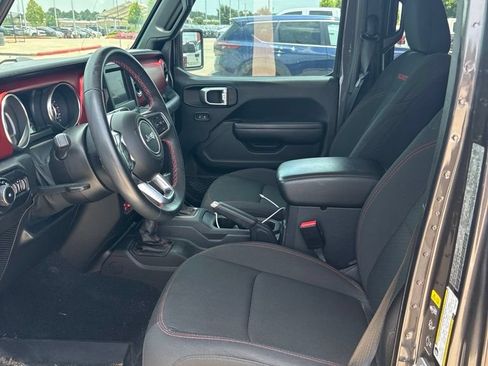 Used 2021 Jeep Wrangler Unlimited Rubicon AWD/4WD image 2