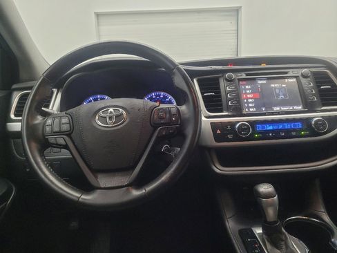Used 2018 Toyota Highlander Plus AWD/4WD image 22