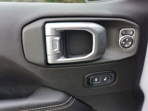 Used 2022 Jeep Wrangler Unlimited Sahara w/ Cold Weather Group image 4