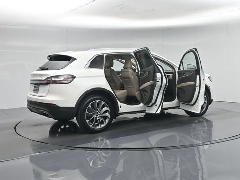 Used 2023 Lincoln Nautilus Reserve w/ Luxury Package AWD/4WD image 5