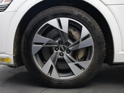 Used 2022 Audi e-tron Premium image 8