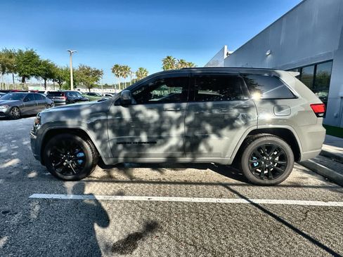 Used 2021 Jeep Grand Cherokee Laredo X image 5