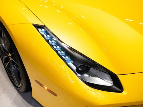 Used 2016 Ferrari 488 GTB RWD image 8