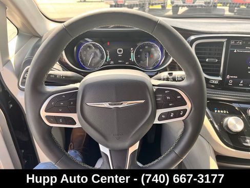 Used 2023 Chrysler Pacifica Limited FWD image 14