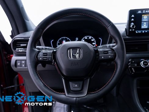 Used 2025 Honda Pilot TrailSport image 15