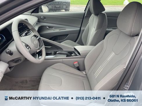 Used 2025 Hyundai Elantra Sport FWD image 4