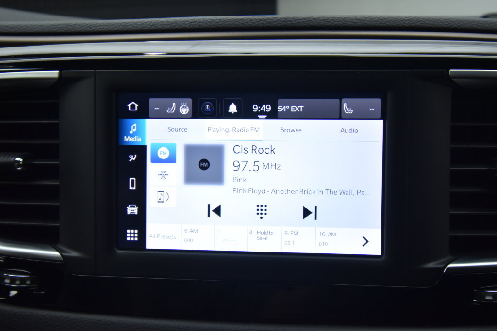 Used 2023 Chrysler Voyager LX FWD image 11