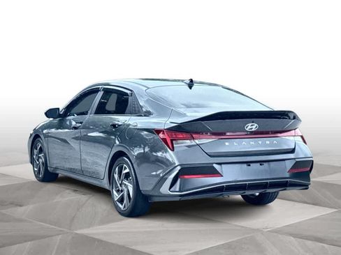 Used 2024 Hyundai Elantra SEL w/ Convenience Package FWD image 6