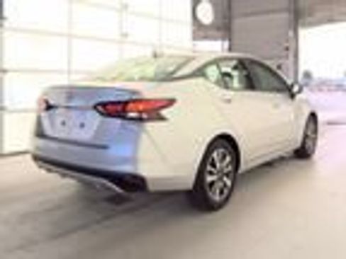 Used 2024 Nissan Versa SV FWD image 2