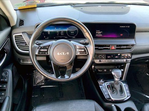 Used 2024 Kia Seltos EX FWD image 6