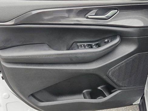 Used 2023 Jeep Grand Cherokee Altitude image 12