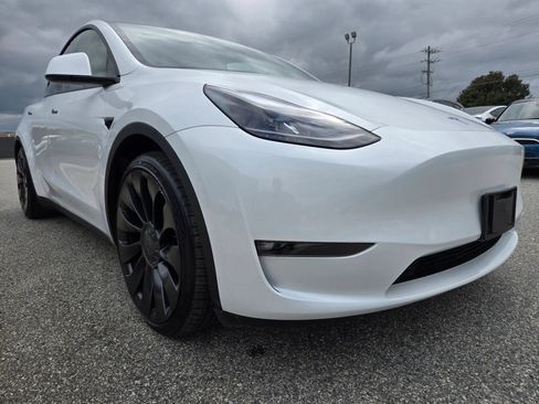 Used 2023 Tesla Model Y Performance AWD/4WD image 23